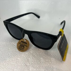 Foster Grant Black Wayfarer Sunglasses with Dark Lenses